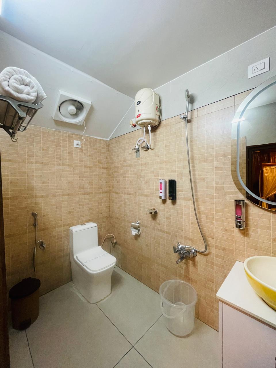 Bamboo Hut bathroom