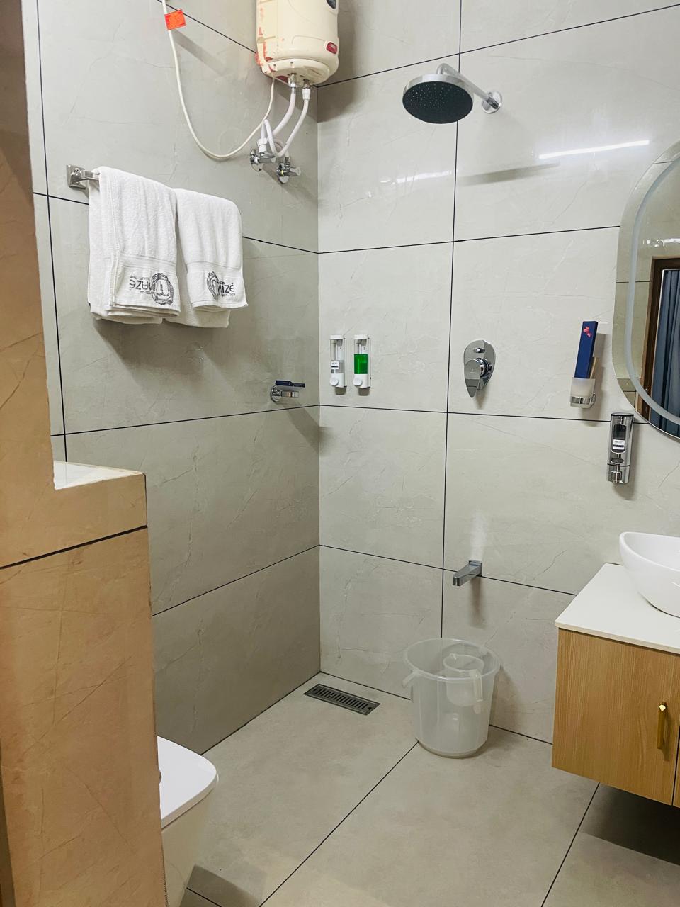 Luxury Villa modern bathroom