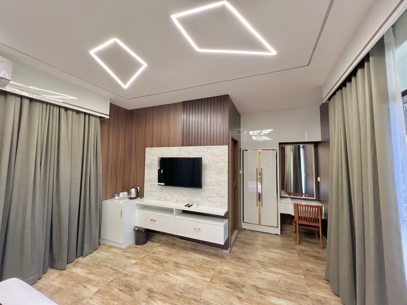 Tree House living corner with TV and dressing area
